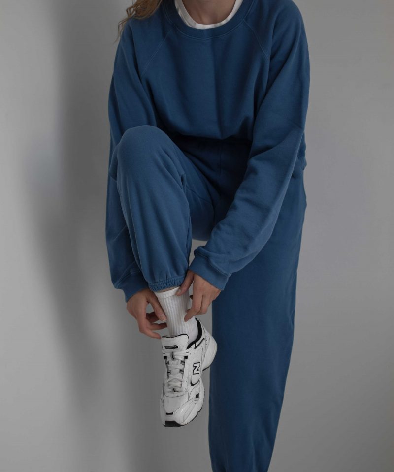 katarinavidd revolve sixthreeseven blue jogger sweatpants suit, minimal, retro sporty style, new balance 452